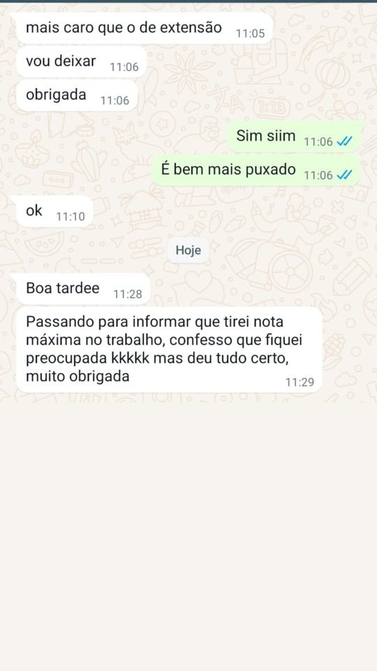 Mensagem de agradecimento de estudante após a entrega do trabalho
